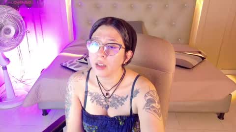 Snapshot of chloerossee chatting on 10-08-25, 01:25 Chloe rosse online show from 10-08-25, 01:25