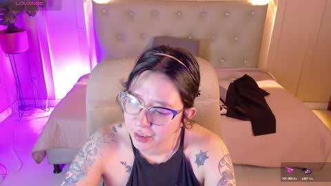 Snapshot of chloerossee chatting on 10-09-25, 01:47 Chloe rosse online show from 10-09-25, 01:47