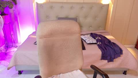 Snapshot of chloerossee chatting on 10-10-25, 01:37 Chloe rosse online show from 10-10-25, 01:37