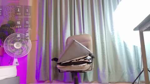 Snapshot of chloerossee chatting on 10-11-25, 01:27 Chloe rosse online show from 10-11-25, 01:27