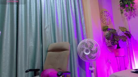 Snapshot of chloerossee chatting on 10-13-25, 01:05 Chloe rosse online show from 10-13-25, 01:05