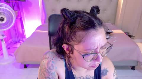 Snapshot of chloerossee chatting on 05-21-26, 01:34 Chloe rosse online show from 05-21-26, 01:34