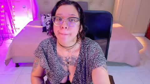 Snapshot of chloerossee chatting on 05-26-26, 01:12 Chloe rosse online show from 05-26-26, 01:12