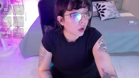 Snapshot of chloerossee chatting on 05-28-26, 01:14 Chloe rosse online show from 05-28-26, 01:14