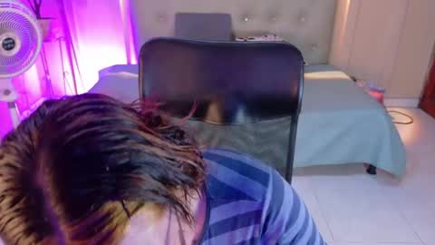 Snapshot of chloerossee chatting on 06-03-26, 01:19 Chloe rosse online show from 06-03-26, 01:19
