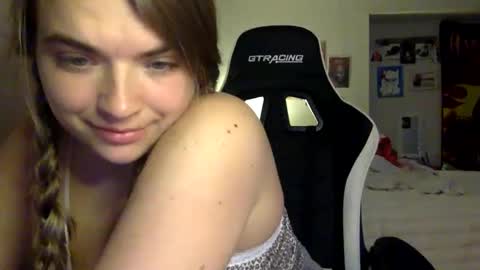 Snapshot of chloesays chatting on 11-22-25, 11:37 Chloe Lane online show from 11-22-25, 11:37