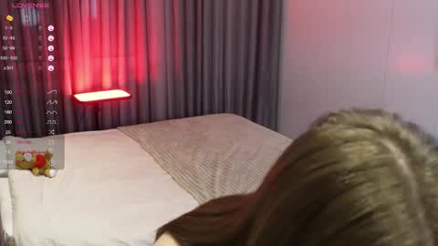 Chloe online show from 12-22-25, 06:27