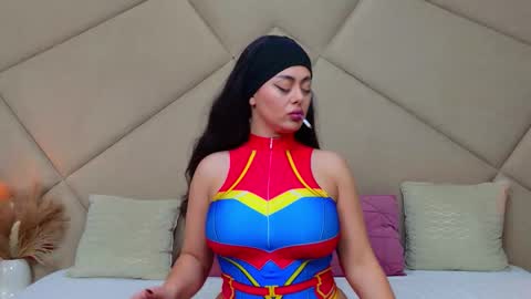 Chloe Vee online show from 10-31-25, 06:03