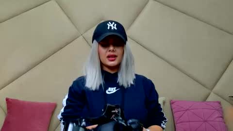 Chloe Vee online show from 11-21-25, 06:12