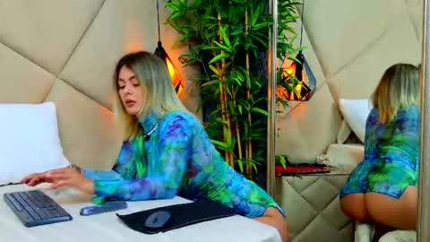 Chloe Vee online show from 06-23-26, 05:16