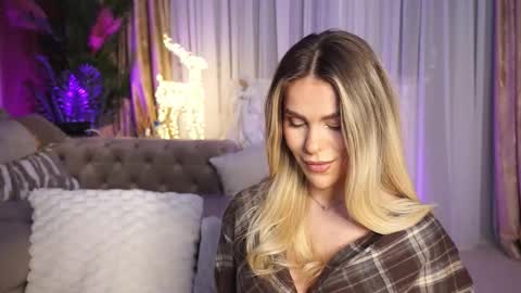 Snapshot of chloevelvetx chatting on 12-03-25, 09:46 Chloe online show from 12-03-25, 09:46