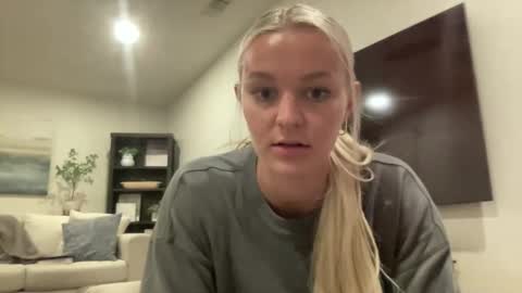 Snapshot of chloexbabe chatting on 01-12-26, 05:56 Chloe Babe online show from 01-12-26, 05:56