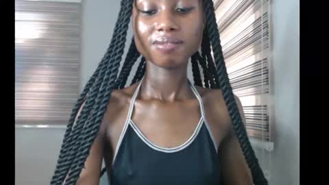 Snapshot of choco_petitqueen chatting on 11-11-25, 08:25 choco_petitqueen online show from 11-11-25, 08:25