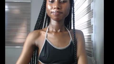 Snapshot of choco_petitqueen chatting on 11-14-25, 08:35 choco_petitqueen online show from 11-14-25, 08:35