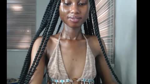 Snapshot of choco_petitqueen chatting on 11-19-25, 08:14 choco_petitqueen online show from 11-19-25, 08:14