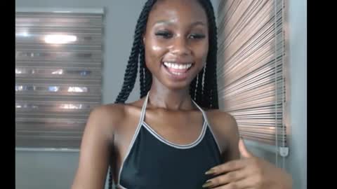 Snapshot of choco_petitqueen chatting on 11-23-25, 07:41 choco_petitqueen online show from 11-23-25, 07:41