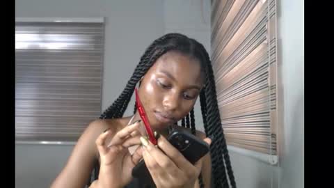 Snapshot of choco_petitqueen chatting on 11-27-25, 08:05 choco_petitqueen online show from 11-27-25, 08:05