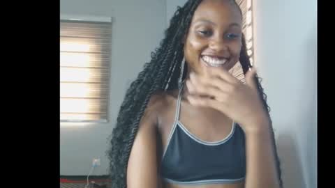 Snapshot of choco_petitqueen chatting on 02-23-26, 07:50 choco_petitqueen online show from 02-23-26, 07:50