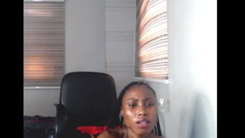 Snapshot of choco_petitqueen chatting on 02-27-26, 08:47 choco_petitqueen online show from 02-27-26, 08:47