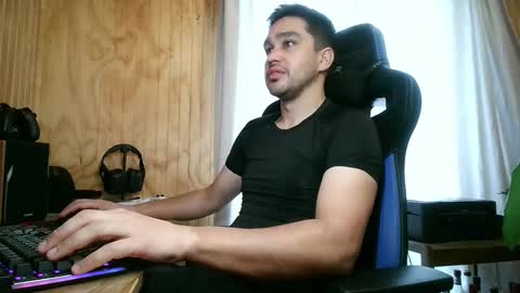 Snapshot of chocomate chatting on 10-30-25, 01:12 chocomate online show from 10-30-25, 01:12