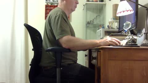 Snapshot of chris2002b chatting on 09-28-25, 05:46 chris2002b online show from 09-28-25, 05:46