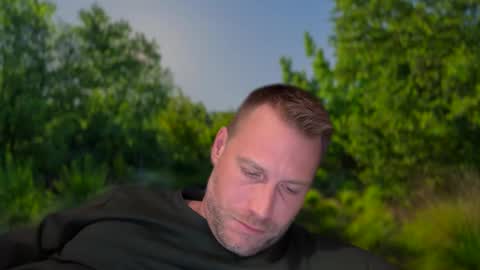 Snapshot of chris2021x chatting on 01-10-25, 10:25 Chris online show from 01-10-25, 10:25