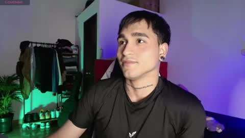 Snapshot of chriss_wg_ chatting on 06-27-26, 01:32 Christian Wang online show from 06-27-26, 01:32