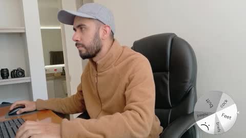 Snapshot of chrissmithin5 chatting on 11-22-25, 04:06 Cardamomo online show from 11-22-25, 04:06