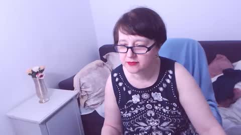 Snapshot of christarose chatting on 02-03-25, 12:15 Christa online show from 02-03-25, 12:15