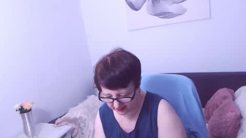 Snapshot of christarose chatting on 09-12-25, 01:38 Christa online show from 09-12-25, 01:38