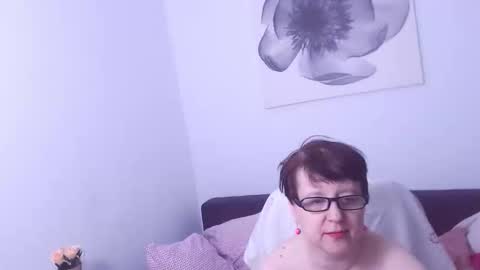 Snapshot of christarose chatting on 09-19-25, 06:41 Christa online show from 09-19-25, 06:41