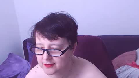 Snapshot of christarose chatting on 11-09-25, 12:42 Christa online show from 11-09-25, 12:42