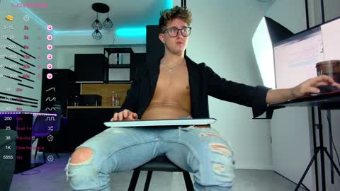 Snapshot of christianlevine_ chatting on 12-05-24, 05:15 UPVOTE ME ------ ILL DO SOMETHING FOR FREE online show from 12-05-24, 05:15