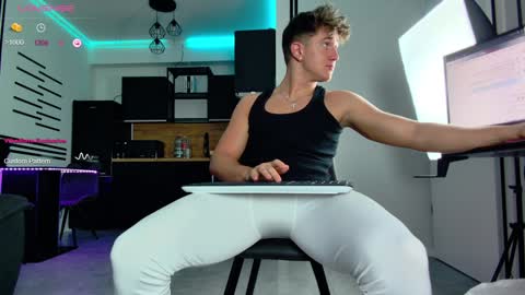 Snapshot of christianlevine_ chatting on 12-09-24, 06:01 UPVOTE ME ------ ILL DO SOMETHING FOR FREE online show from 12-09-24, 06:01