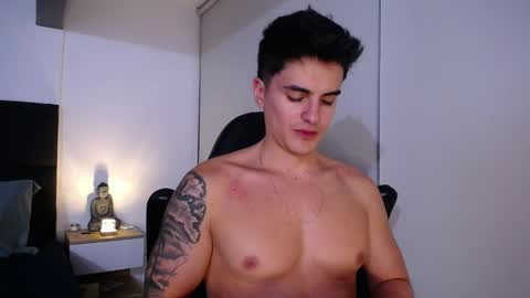 Snapshot of christianvalenzia chatting on 09-10-25, 02:33 Christian online show from 09-10-25, 02:33