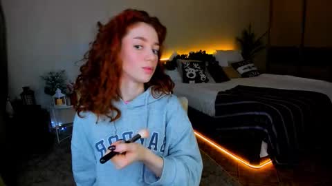 christinaconteeree online show from 12-20-25, 03:24