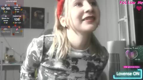 Snapshot of christinafiveplus chatting on 10-09-25, 05:33 christinafiveplus online show from 10-09-25, 05:33