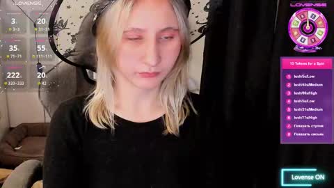 Snapshot of christinafiveplus chatting on 10-17-25, 09:17 christinafiveplus online show from 10-17-25, 09:17