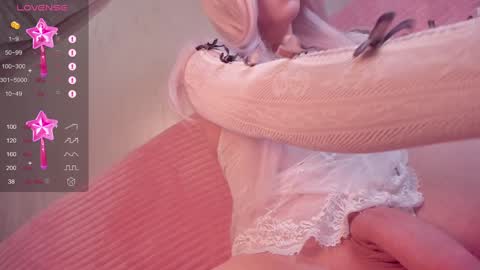 Snapshot of christinaloveu chatting on 12-15-24, 04:15 crisss online show from 12-15-24, 04:15