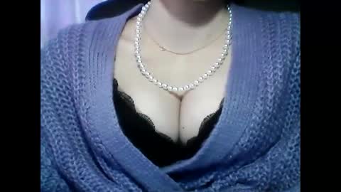 Snapshot of christine40211 chatting on 01-06-25, 01:41 christine40211 online show from 01-06-25, 01:41
