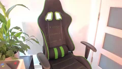 Snapshot of christine_cardo chatting on 10-27-25, 03:16 Christine Cardo online show from 10-27-25, 03:16