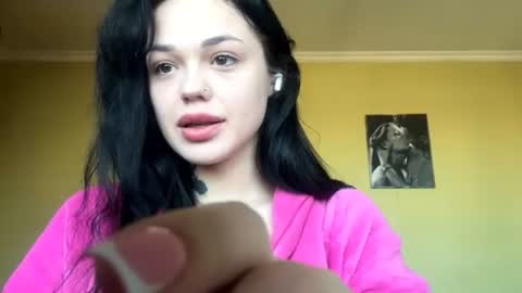 Snapshot of christinebrillhart chatting on 03-08-26, 07:12 Bella online show from 03-08-26, 07:12