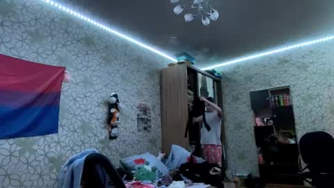 Snapshot of christinebrillhart chatting on 03-11-26, 02:56 Bella online show from 03-11-26, 02:56