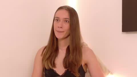 Snapshot of christinne_x chatting on 04-30-26, 04:41 Christy online show from 04-30-26, 04:41