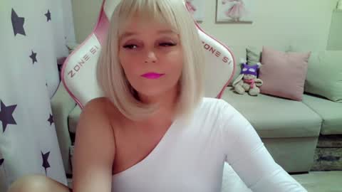 Snapshot of christirose chatting on 01-20-25, 05:16 Christi online show from 01-20-25, 05:16