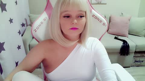 Snapshot of christirose chatting on 01-23-25, 06:39 Christi online show from 01-23-25, 06:39