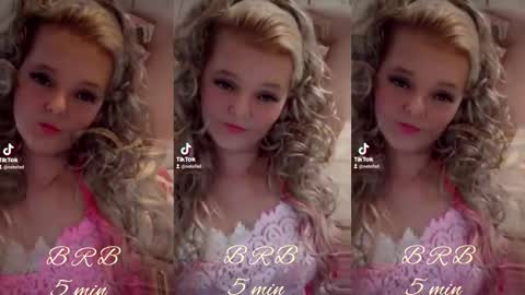 Snapshot of christirose chatting on 02-15-25, 06:44 Christi online show from 02-15-25, 06:44