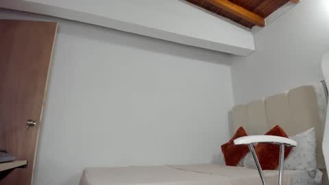 Snapshot of christoper_dick chatting on 03-11-25, 12:17 Petite Horny and chistoper dick online show from 03-11-25, 12:17