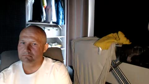 christopher 37763920 online show from 07-06-26, 09:39