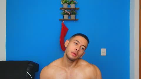 Snapshot of christopher_w chatting on 01-04-25, 12:16 Christopher online show from 01-04-25, 12:16